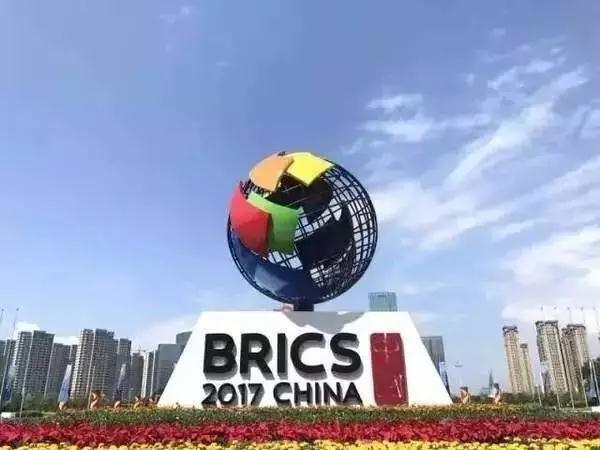 【巔峰盛典 大國風(fēng)范】廈門金磚峰會 天姿名師受聘加入晚會化妝造型團(tuán)隊(duì)