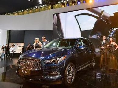 【香車靚模 艷驚江城】武漢天姿學(xué)校大專班學(xué)員為‘’第十八屆武漢國際汽車展”化妝造型